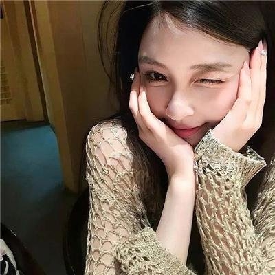他在窥着你